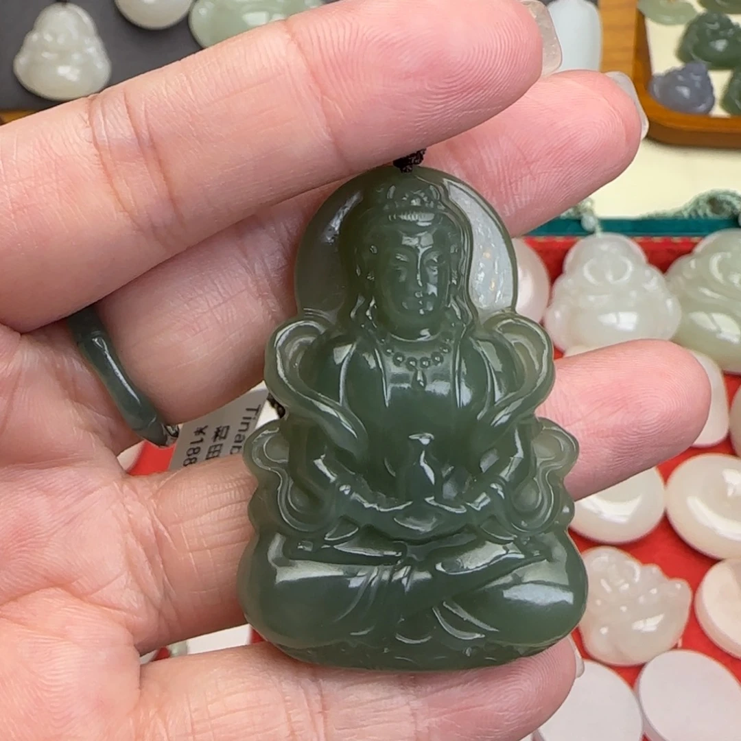 和田玉18K金镶嵌颈饰灬*迈