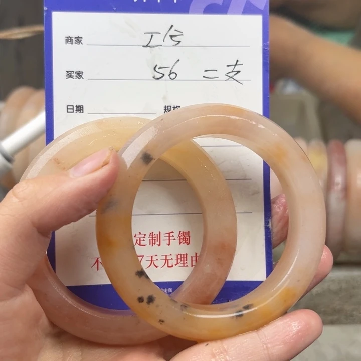 石英质玉手镯未镶嵌工*定制手镯