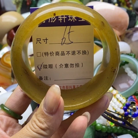 未镶嵌手镯石英质玉