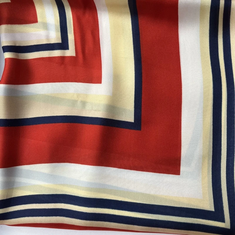 CL31 红白回型格 70*70左右 方巾围巾