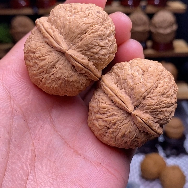 文玩核桃吊坠卧龙元宝39