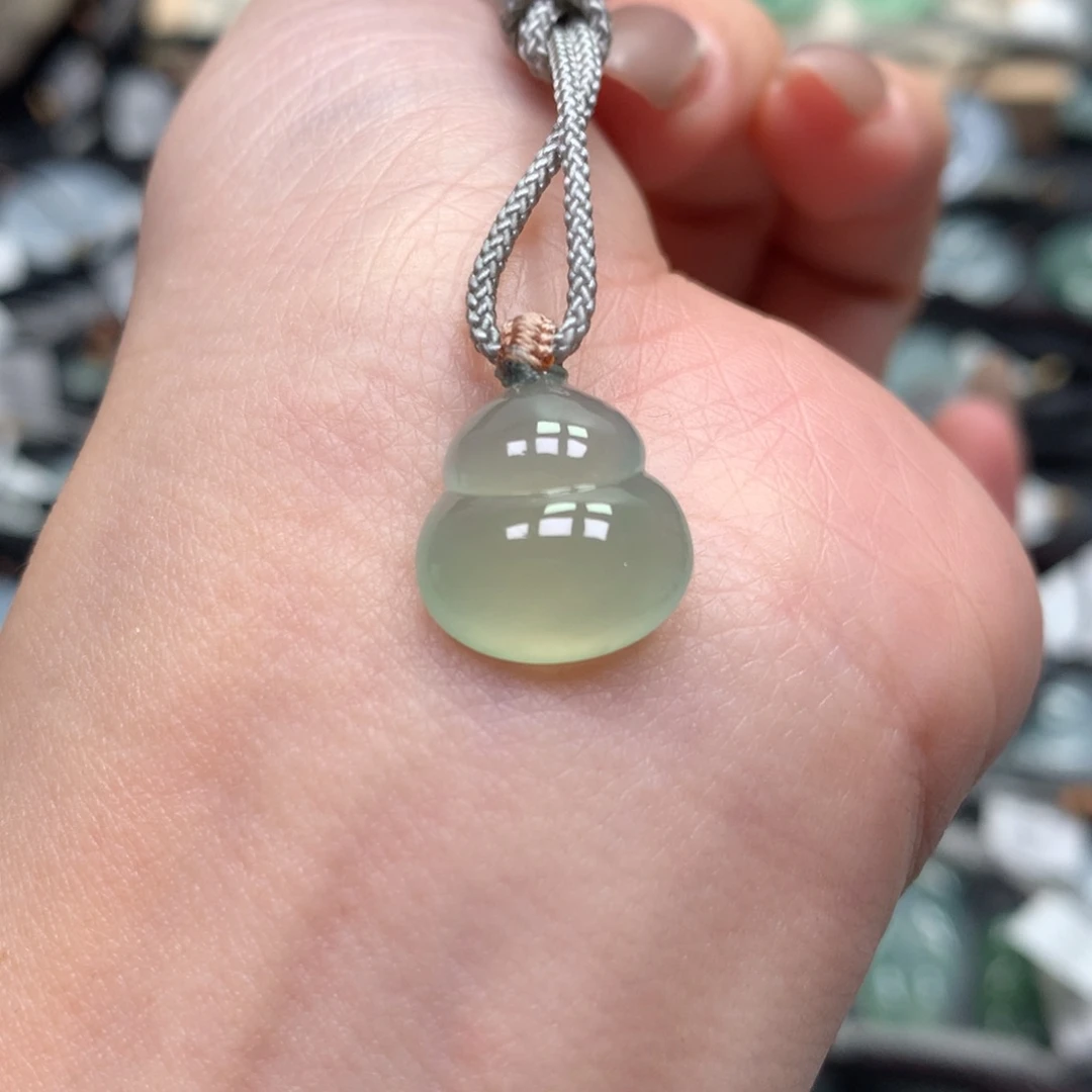 翡翠颈饰未镶嵌葫芦