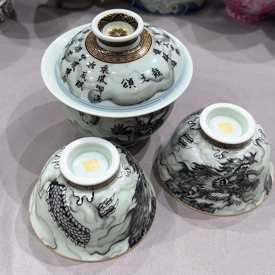 雍***宠瓷片景德镇瓷器精品陈列
