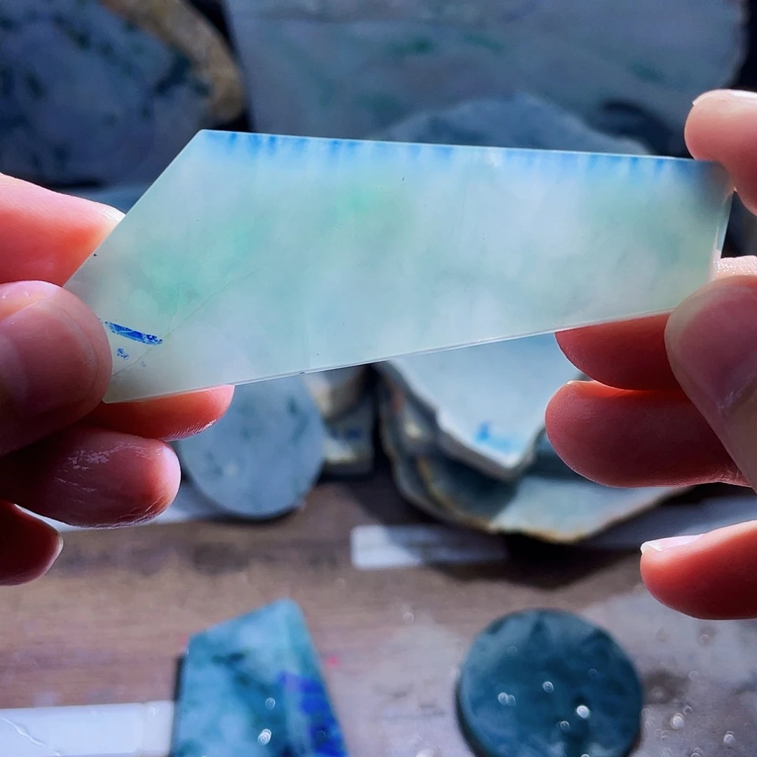 翡翠未镶嵌颈饰毛料26