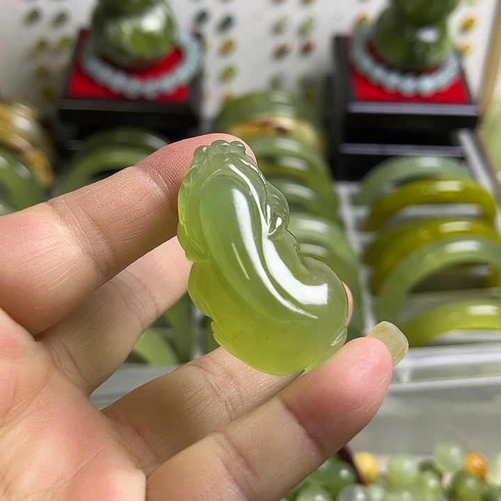 合金蛇纹石玉颈饰