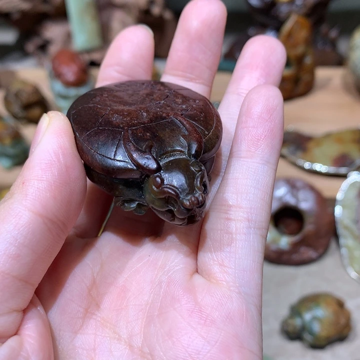 未镶嵌岫岩河磨玉（透闪石质玉）把件