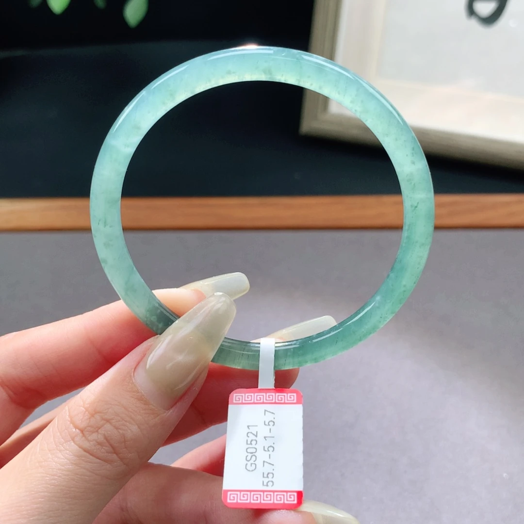 翡翠手镯未镶嵌天然翡翠手镯