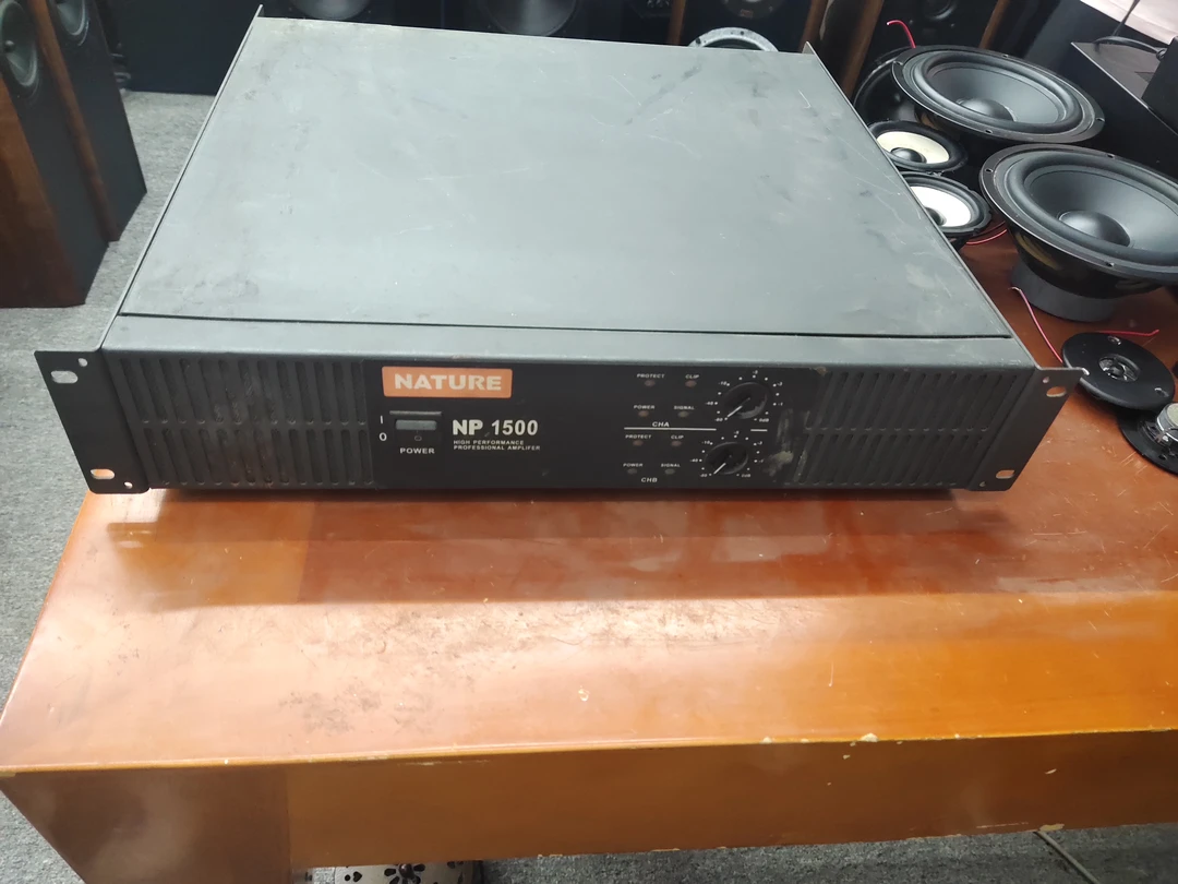 8新  专业功放一台 单边400w 功能正常 不包邮不支持7天无理由