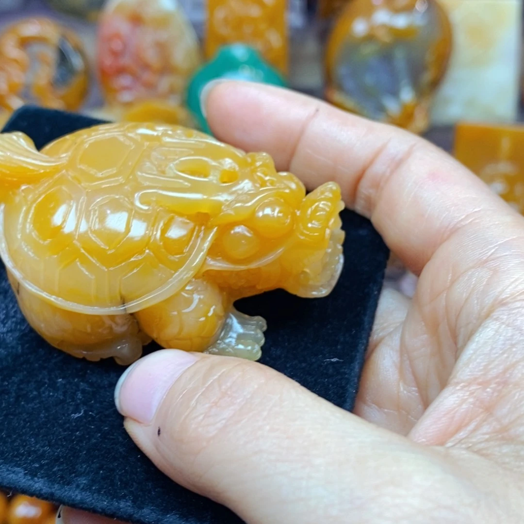 未镶嵌石英质玉（黄龙玉）颈饰