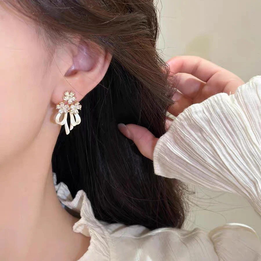 铜合金耳饰 独特锆石蝴蝶结小流苏耳环女2025新款高级感耳饰耳夹