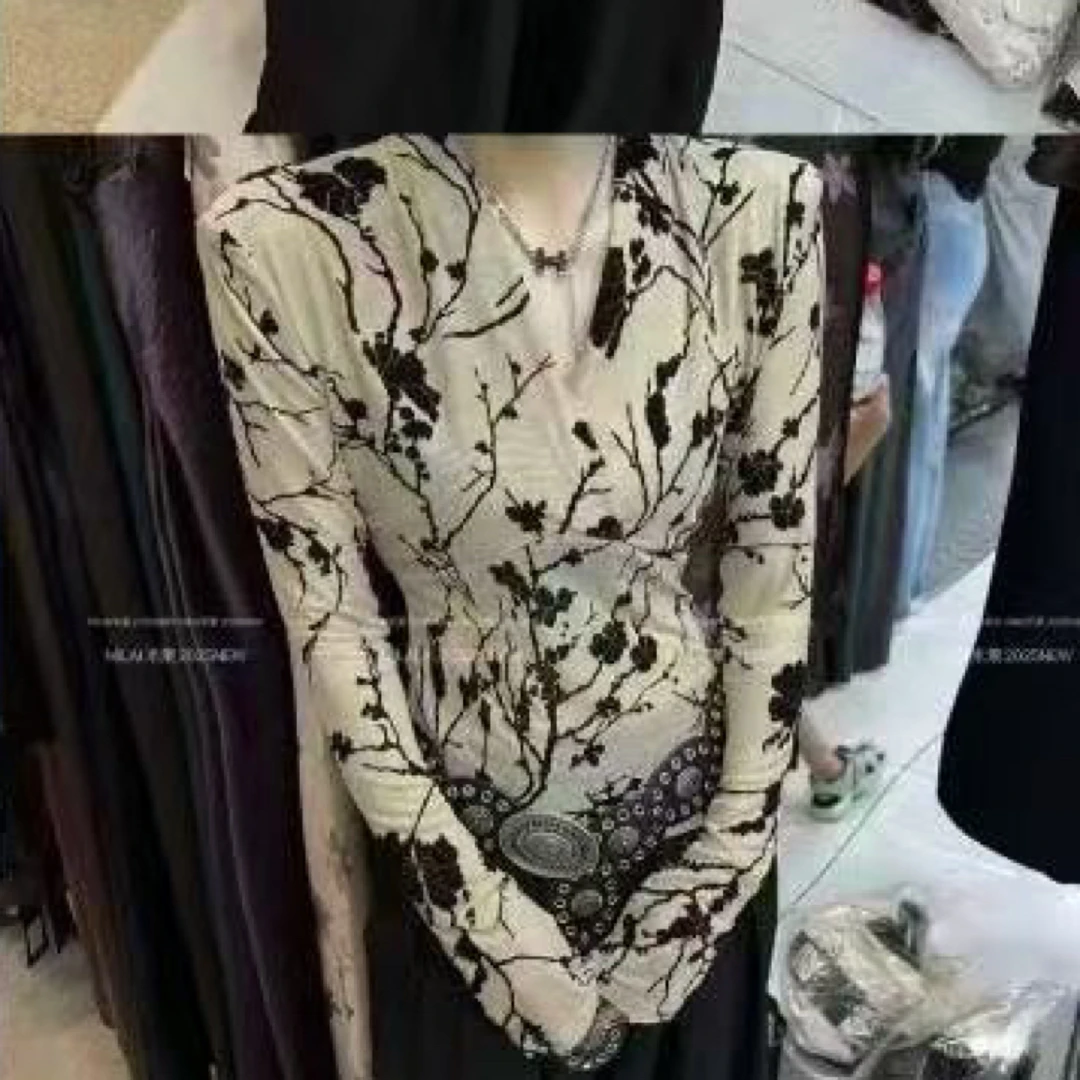 50渐变印花短款V领包袖亮丝夏季速干T恤长袖女士网红气质西域风