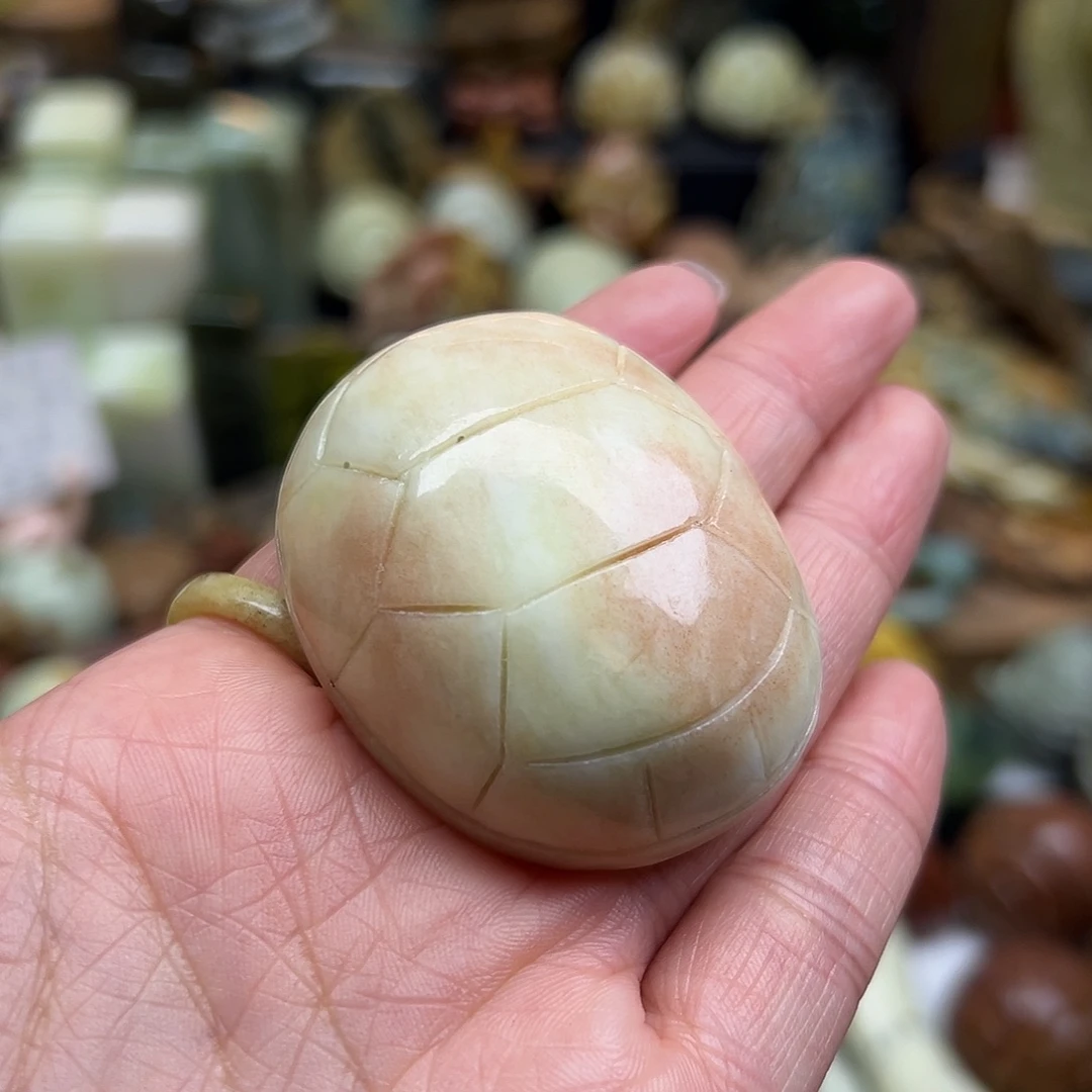 怾***步岫玉未镶嵌颈饰辽阳粉富甲手玩