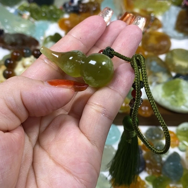 蛇纹石玉未镶嵌吊坠