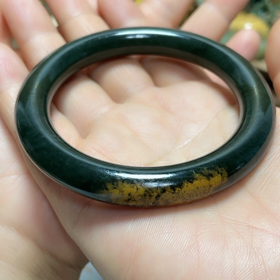 【闪购商品】未镶嵌岫岩河磨玉（透闪石质玉）把件佳*！