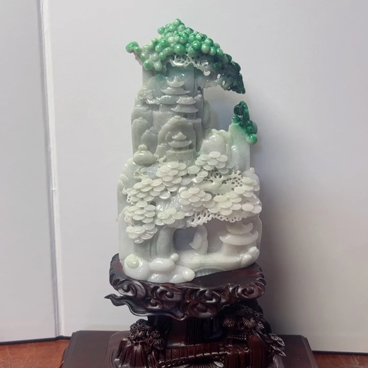翡翠摆件未镶嵌中****）翡翠
