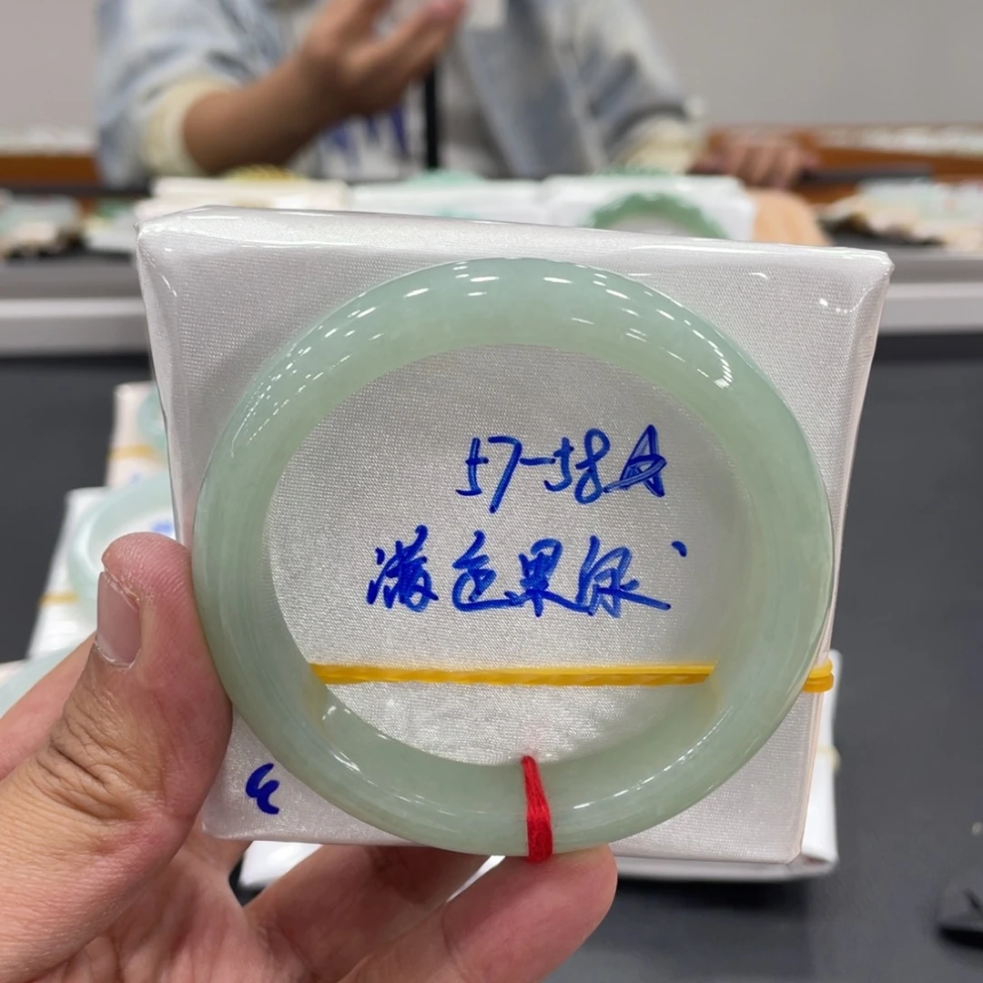 翡翠未镶嵌手镯缅甸翡翠