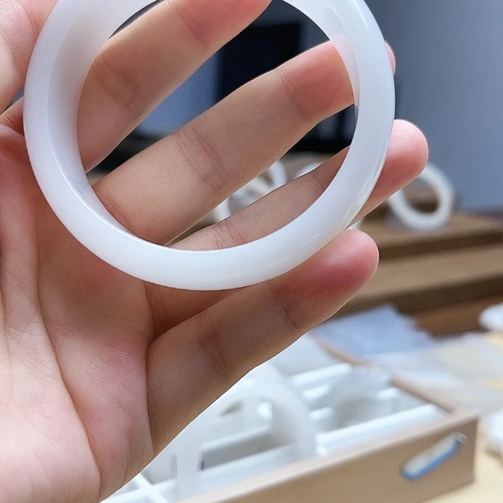 石英岩玉手镯未镶嵌