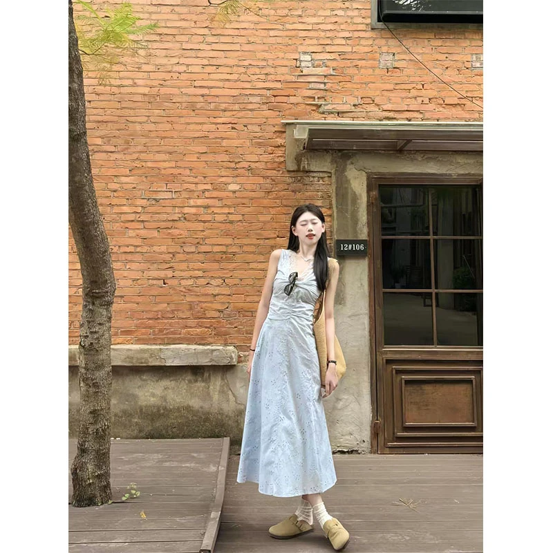 重工钩花镂空拼接蕾丝连衣裙女夏季2025新款褶皱收腰开叉A字长裙