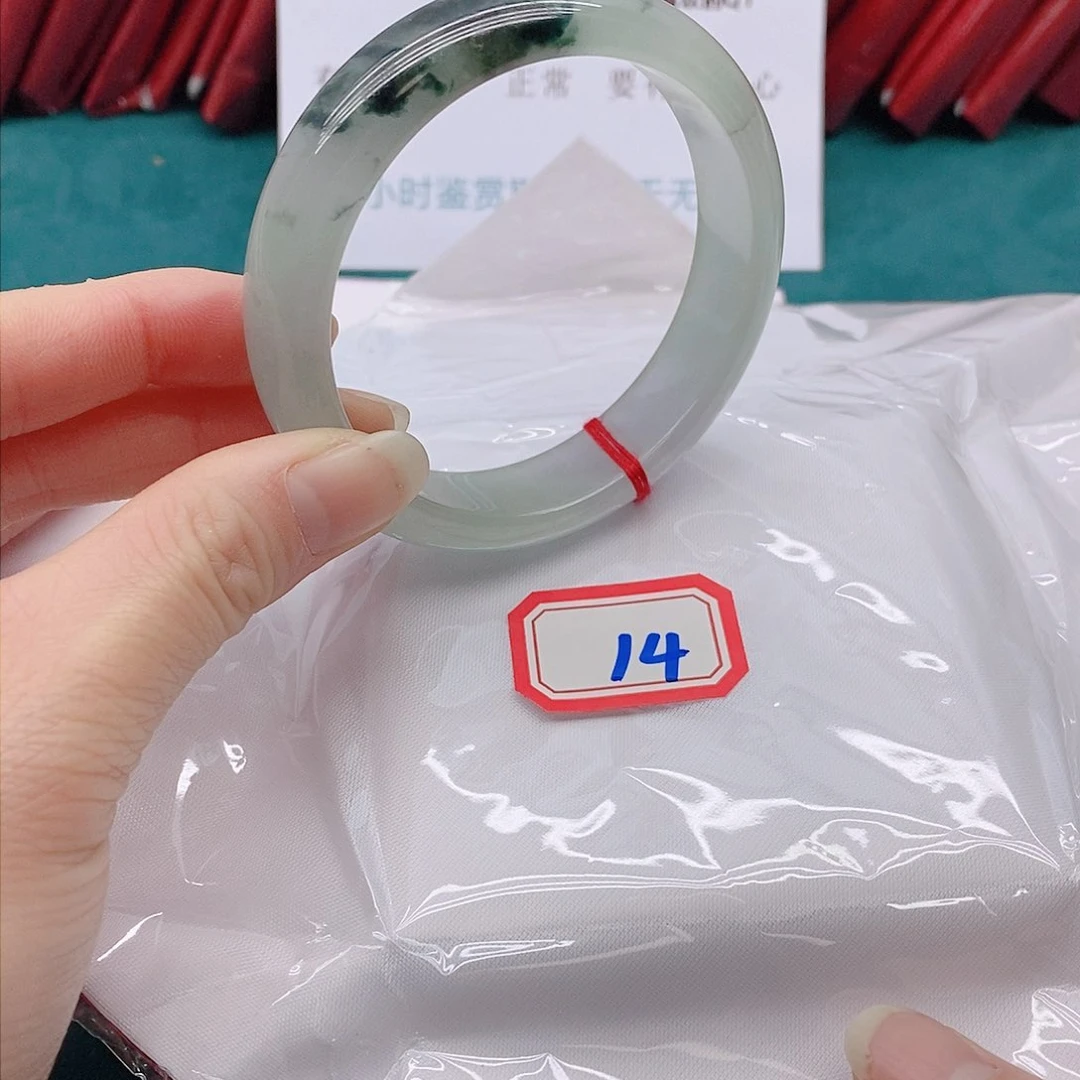 翡翠手镯未镶嵌小*潘144444444