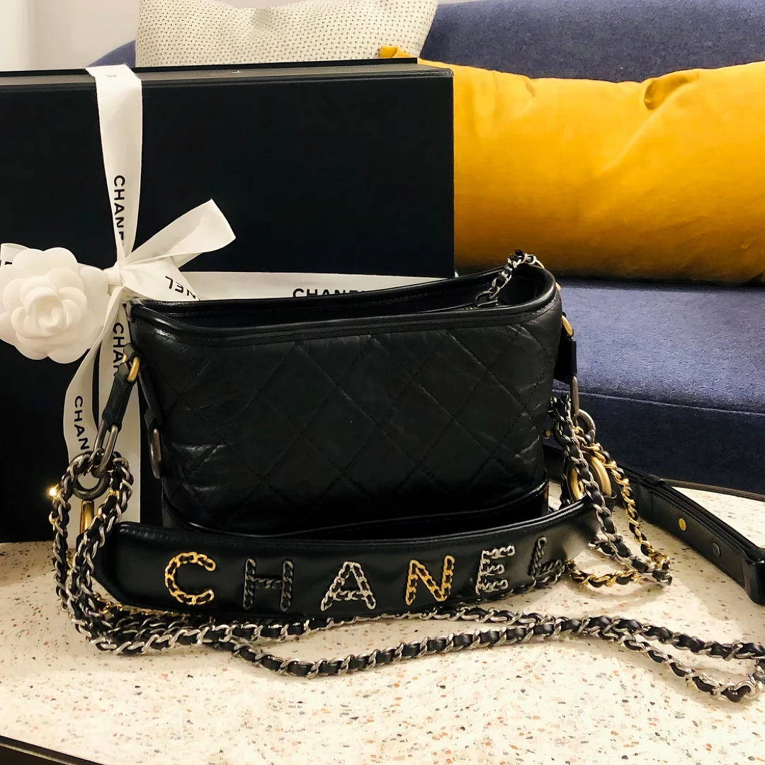 99新 Chanel/香奈儿 7641|香奈儿黑金牛字母手柄流浪牛小号斜挎包