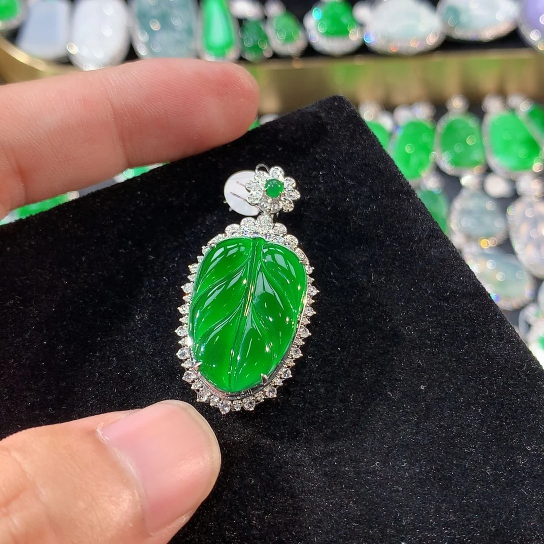 翡翠18K金镶嵌颈饰