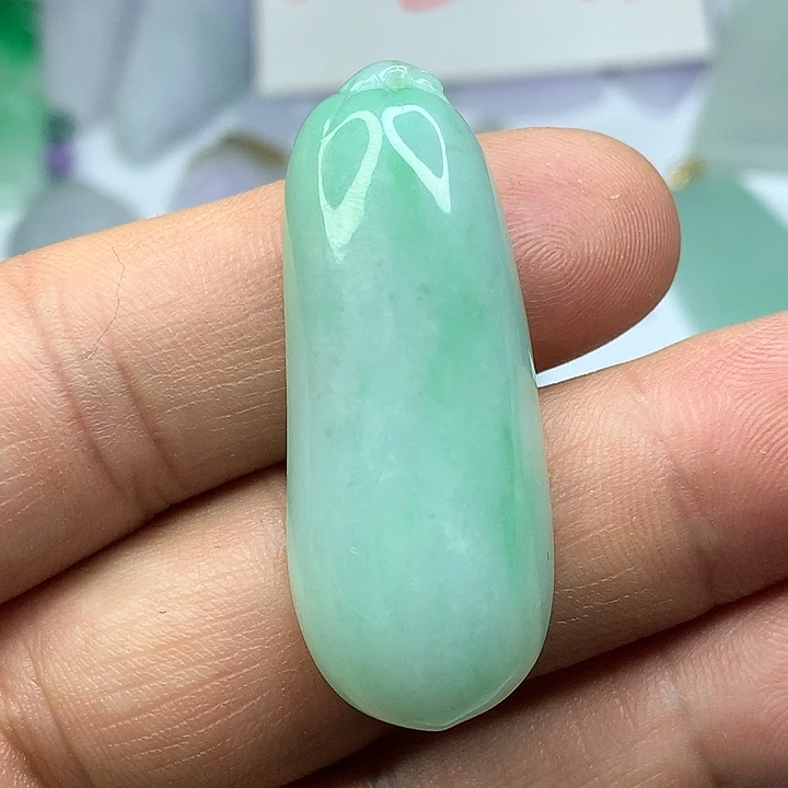 翡翠吊坠(赠链)未镶嵌