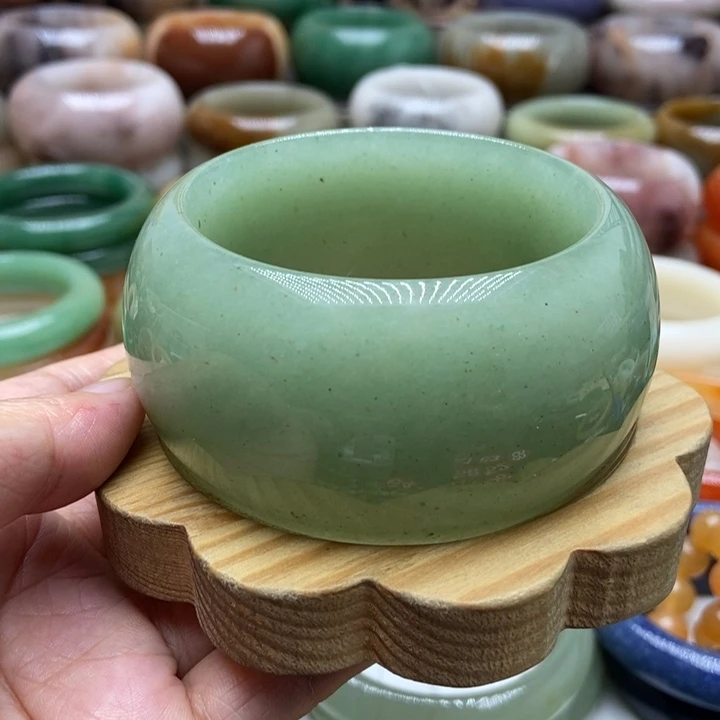 未镶嵌手镯石英质玉