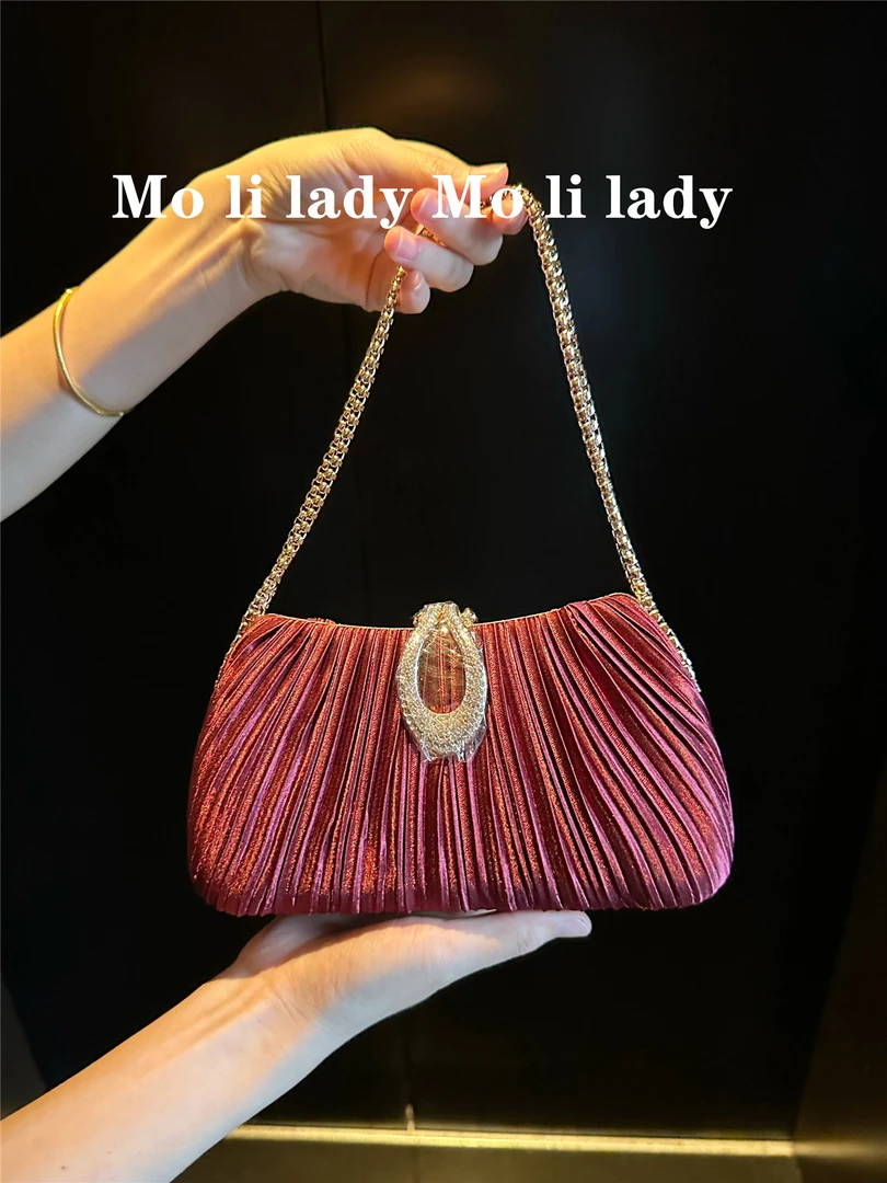 2025新款缎面酒红褶皱晚宴包女包名媛礼服旗袍手提包女单肩斜挎包