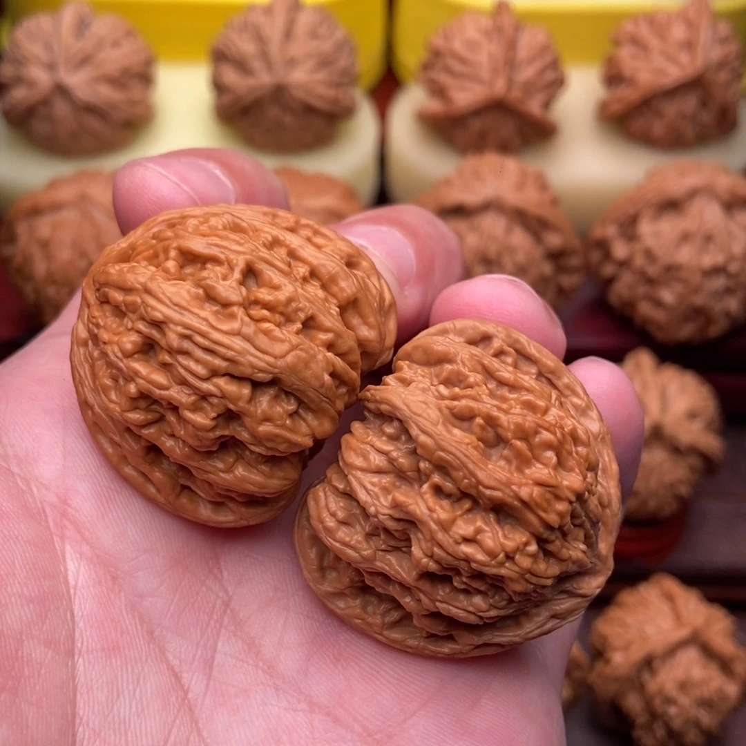 文玩核桃把件野生红宝石38