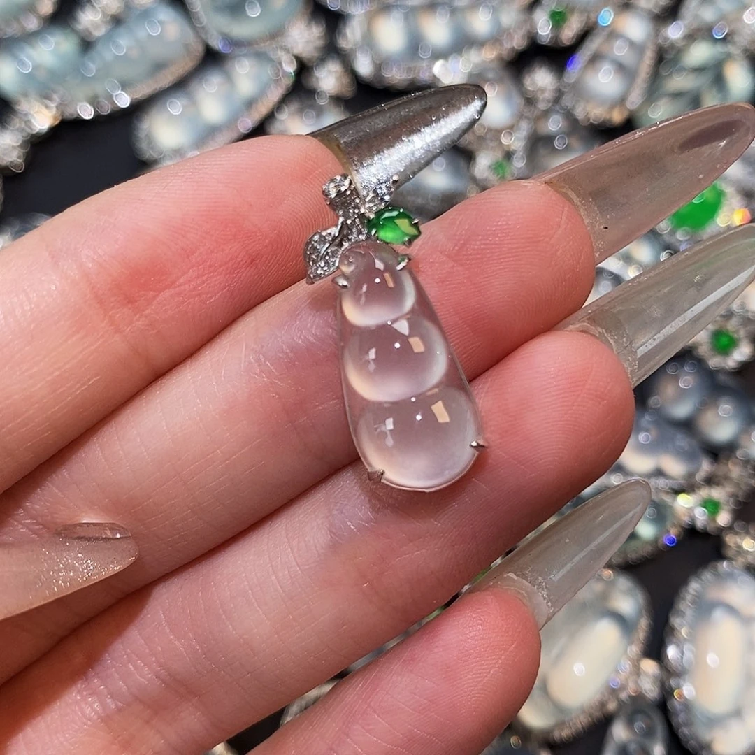 颈饰18K金镶嵌翡翠