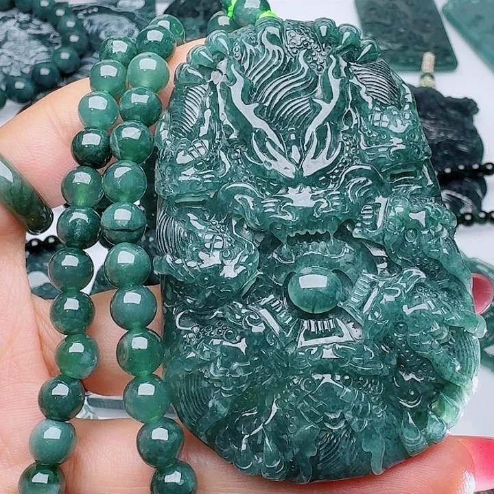 翡翠未镶嵌颈饰多样性发其一