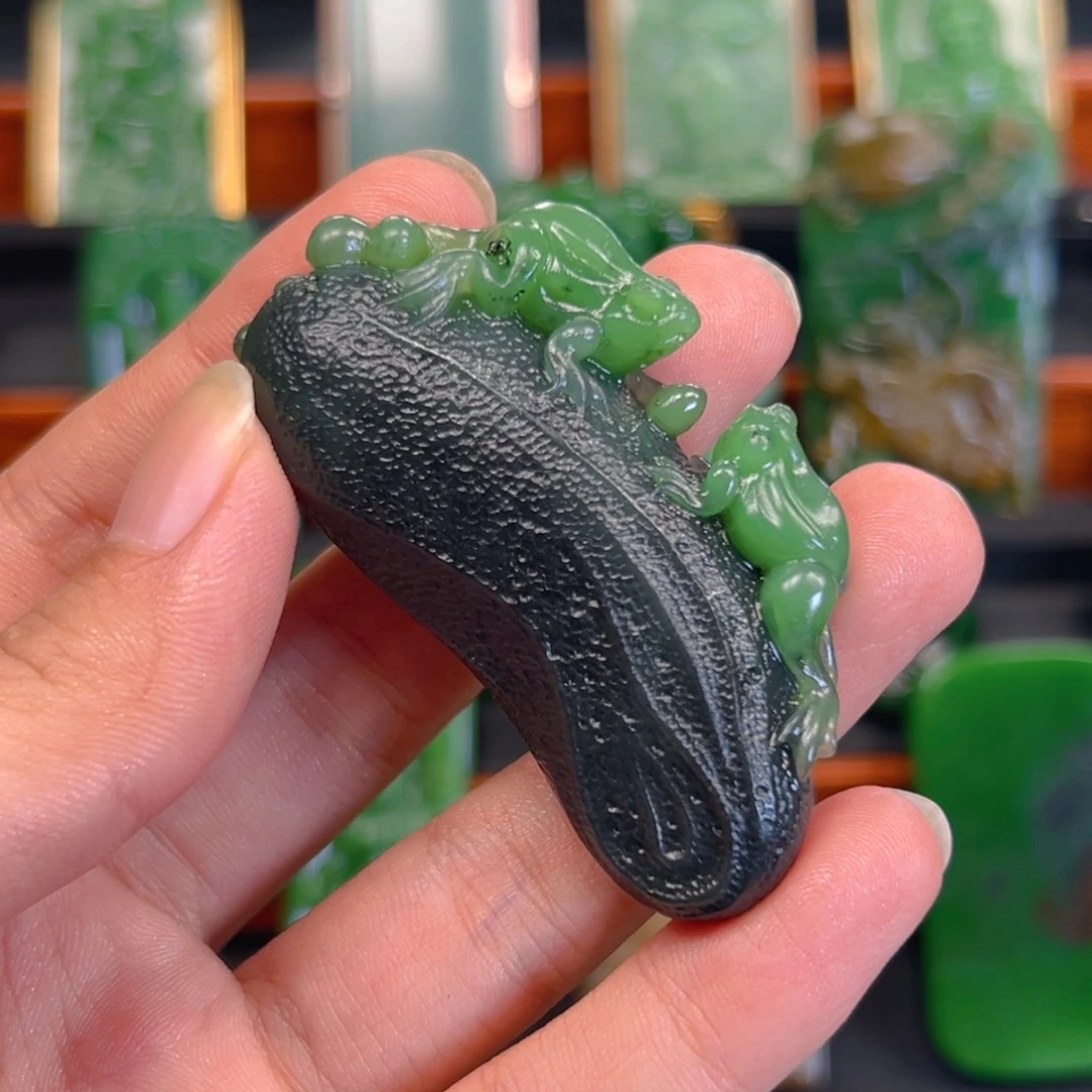 秋***浓颈饰未镶嵌和田玉