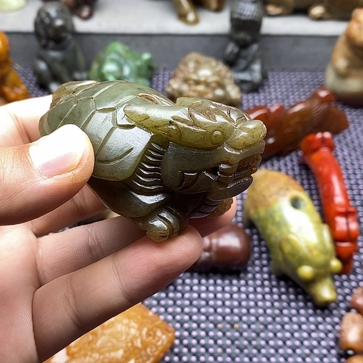 蛇纹石玉未镶嵌颈饰达****师