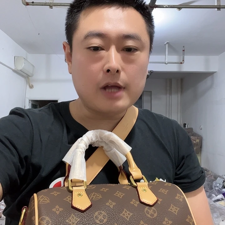 蚕丝聚酯纤维锦纶牛皮纸小牛皮（革）