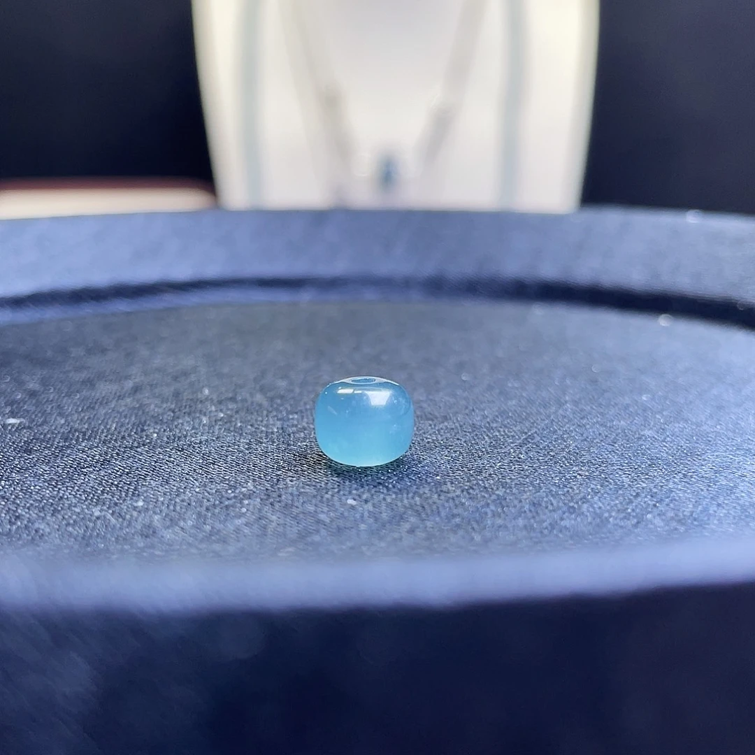 翡翠散珠天然A货翡翠卡7.5腰珠一颗