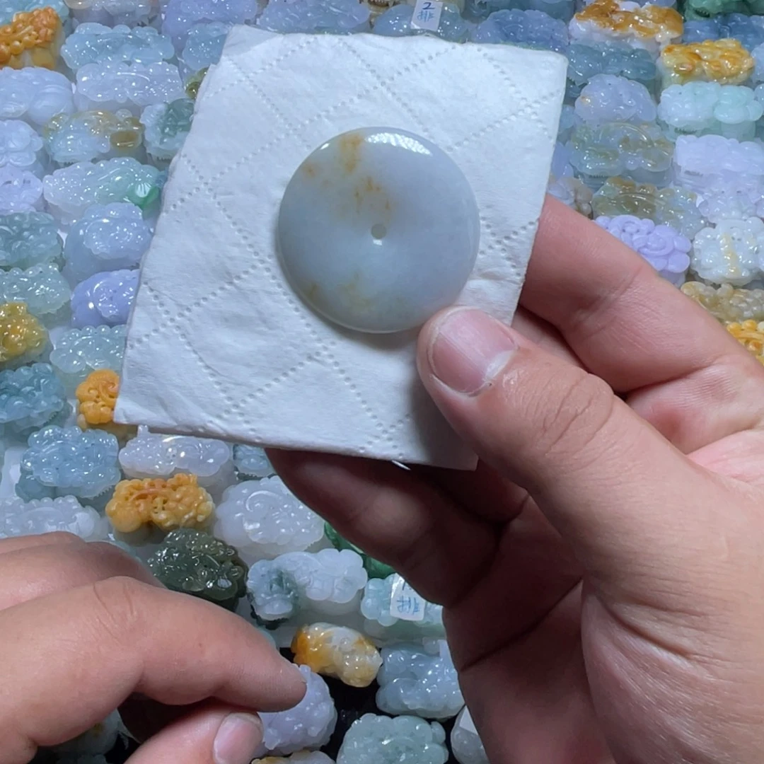 颈饰未镶嵌翡翠天然