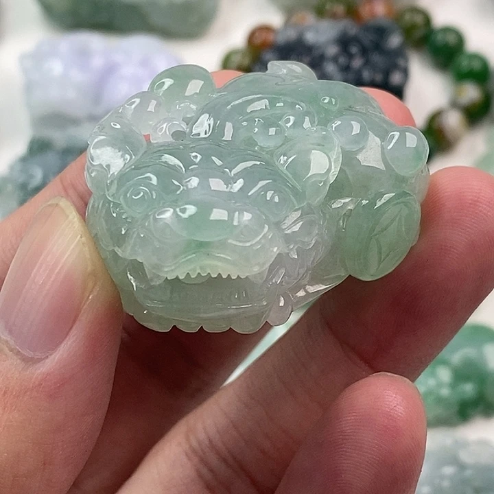 翡翠未镶嵌颈饰貔貅