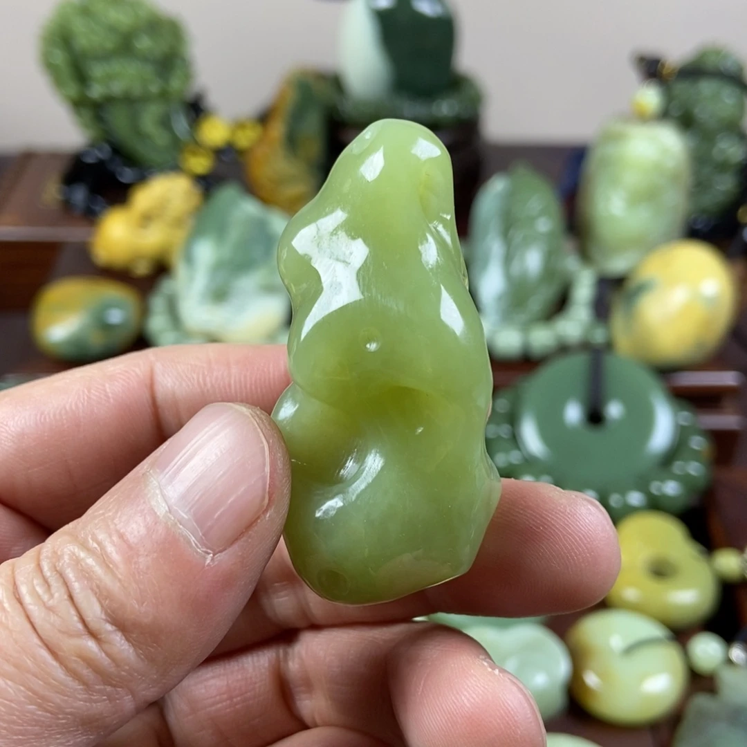 岫岩老玉（透闪石质玉）未镶嵌珠宝奇石