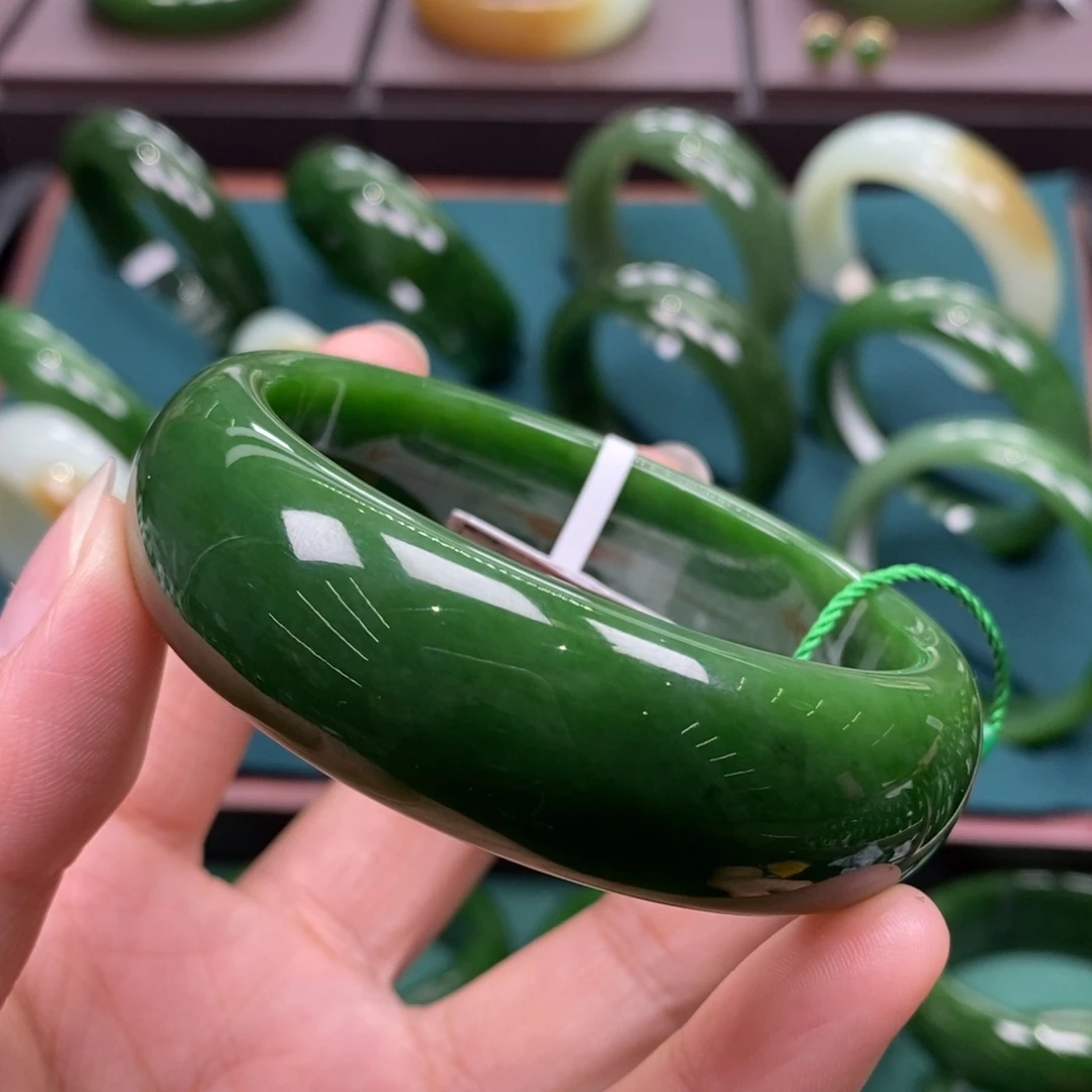 和田玉（碧玉）未镶嵌手镯