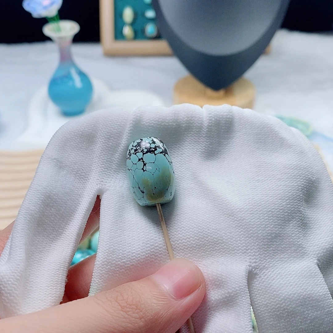 绿松石未镶嵌颈饰