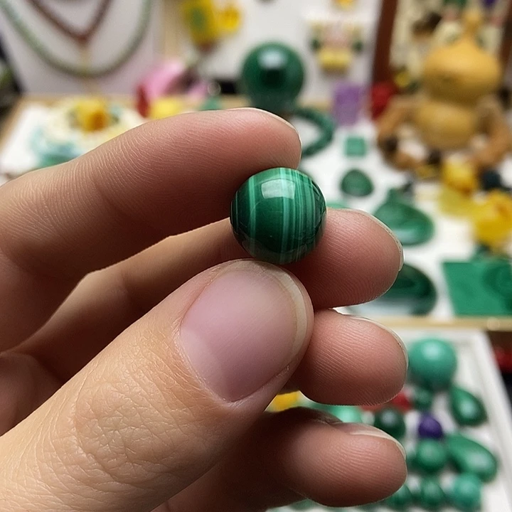 孔雀石未镶嵌单珠