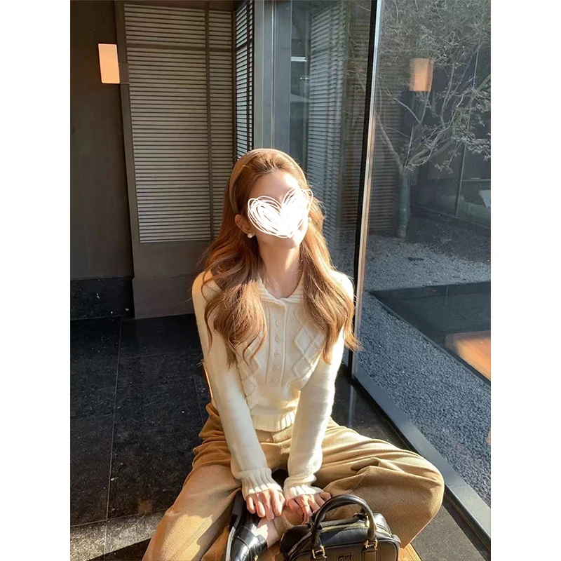 Moses Queen/魔西女王韩系甜美软糯舒适绞花POLO领毛衣