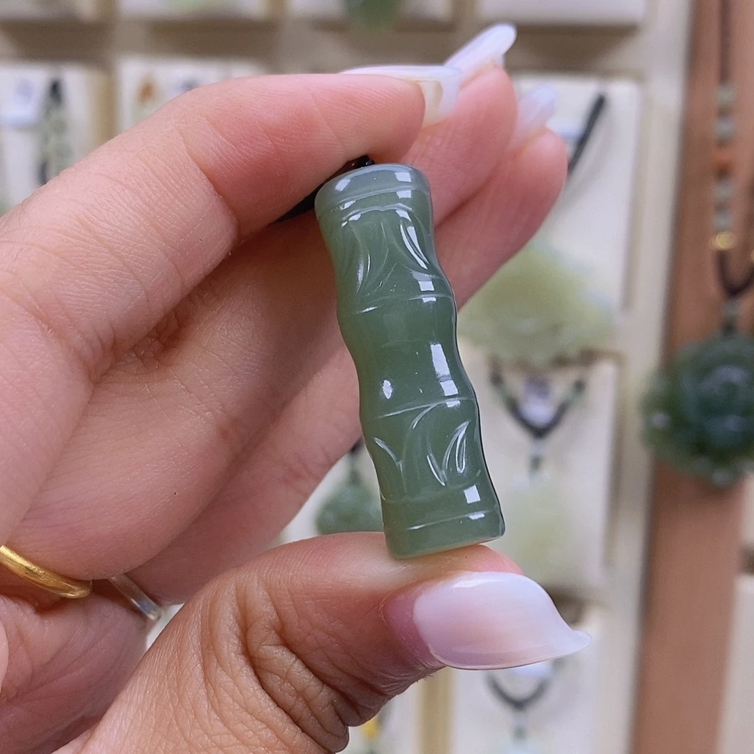 小***四颈饰未镶嵌和田玉