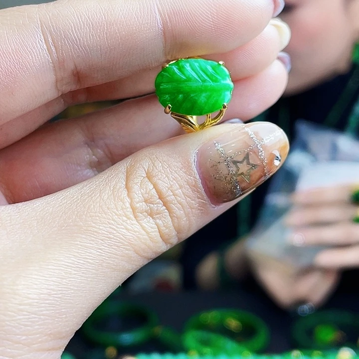 翡翠银S925镶嵌颈饰多样性