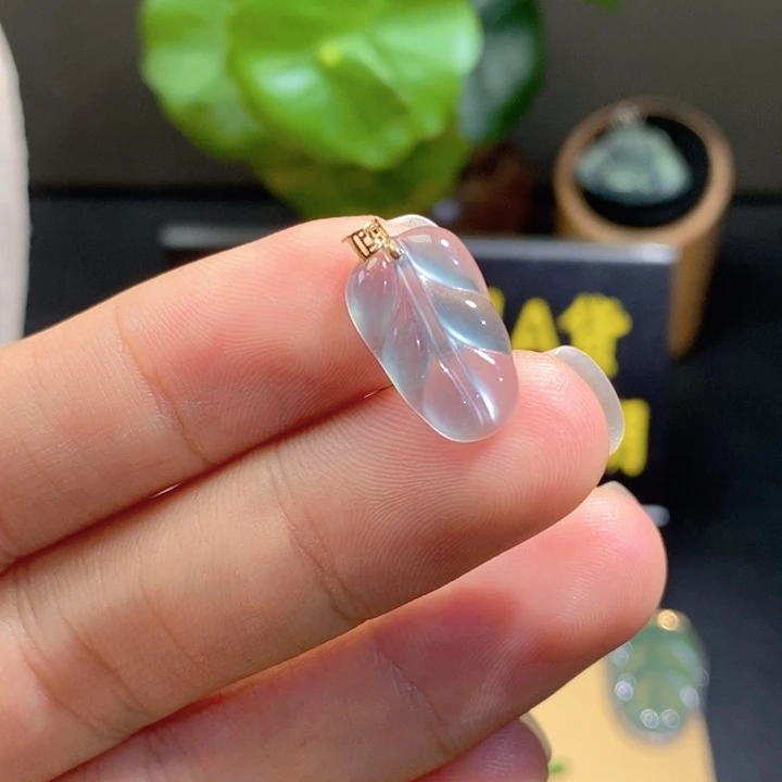 颈饰未镶嵌翡翠吊坠