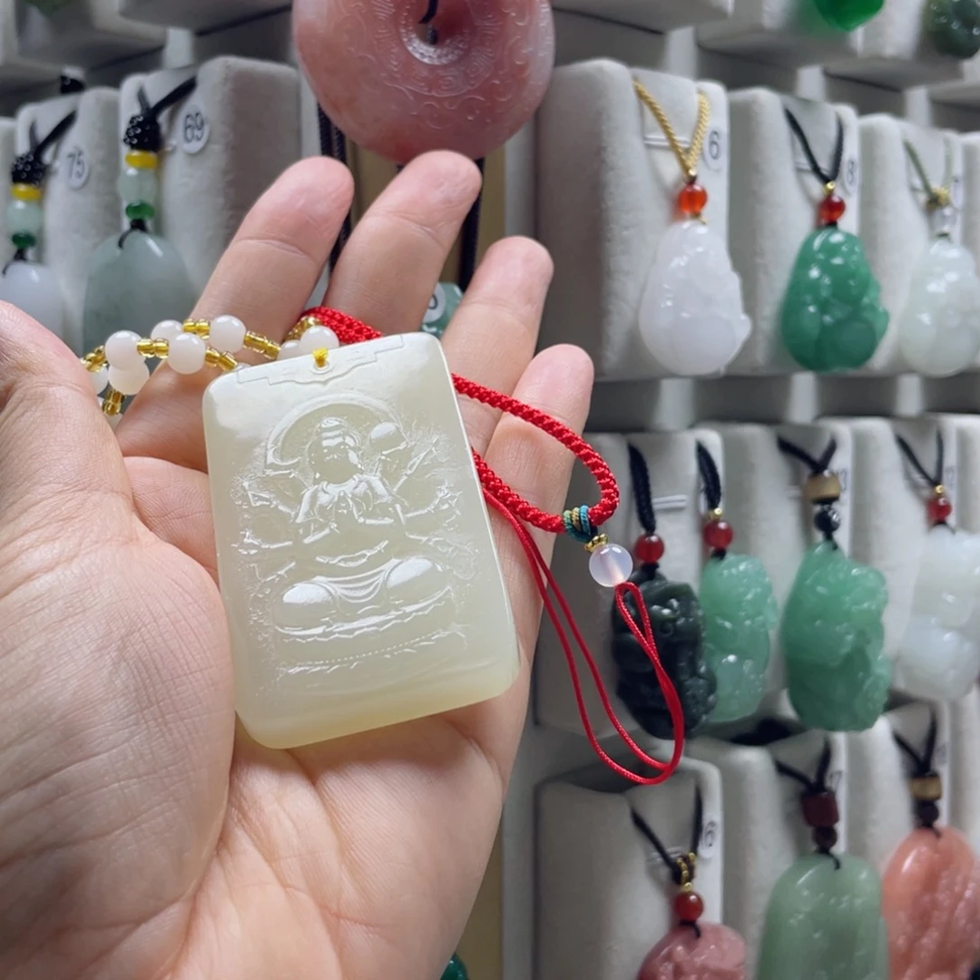 石英质玉（金丝玉）未镶嵌颈饰