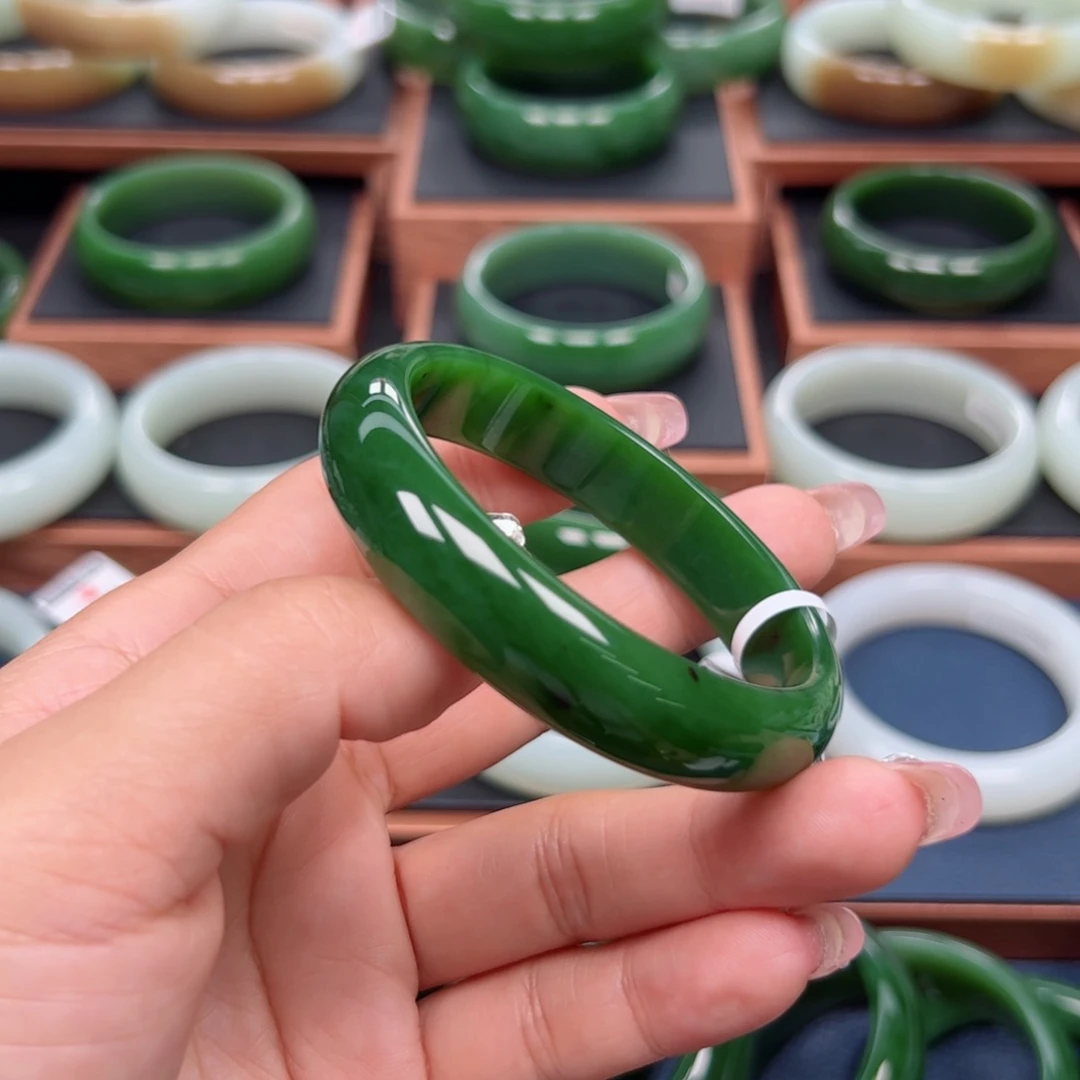 未镶嵌手镯和田玉（碧玉）