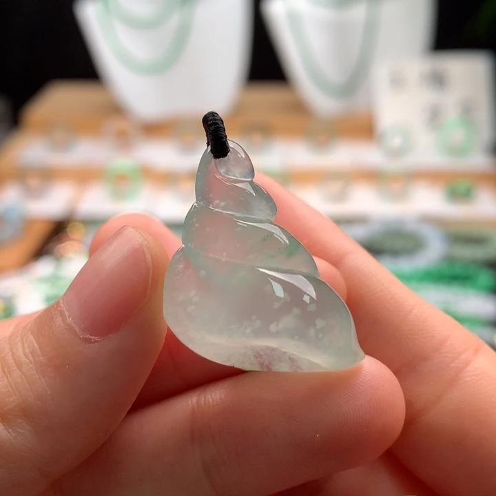 人***多翡翠未镶嵌颈饰天然缅甸A货翡翠