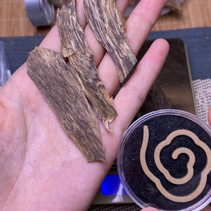 根部。                 2克