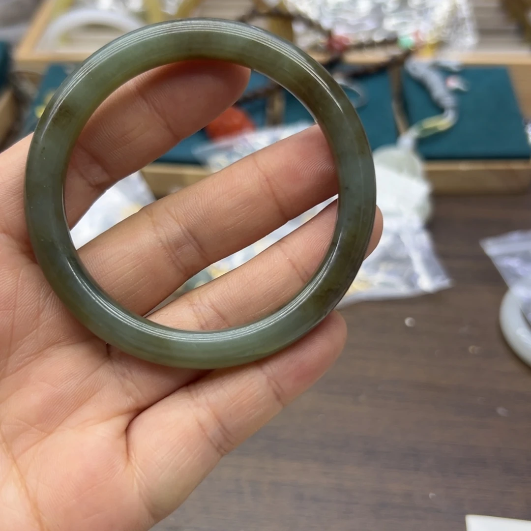 和田玉未镶嵌手镯55.9圈围1598瑕